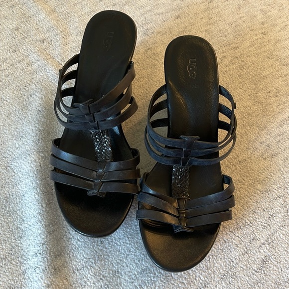 UGG Mattie Leather Wedges Black Size 9. Like new! - Picture 1 of 5